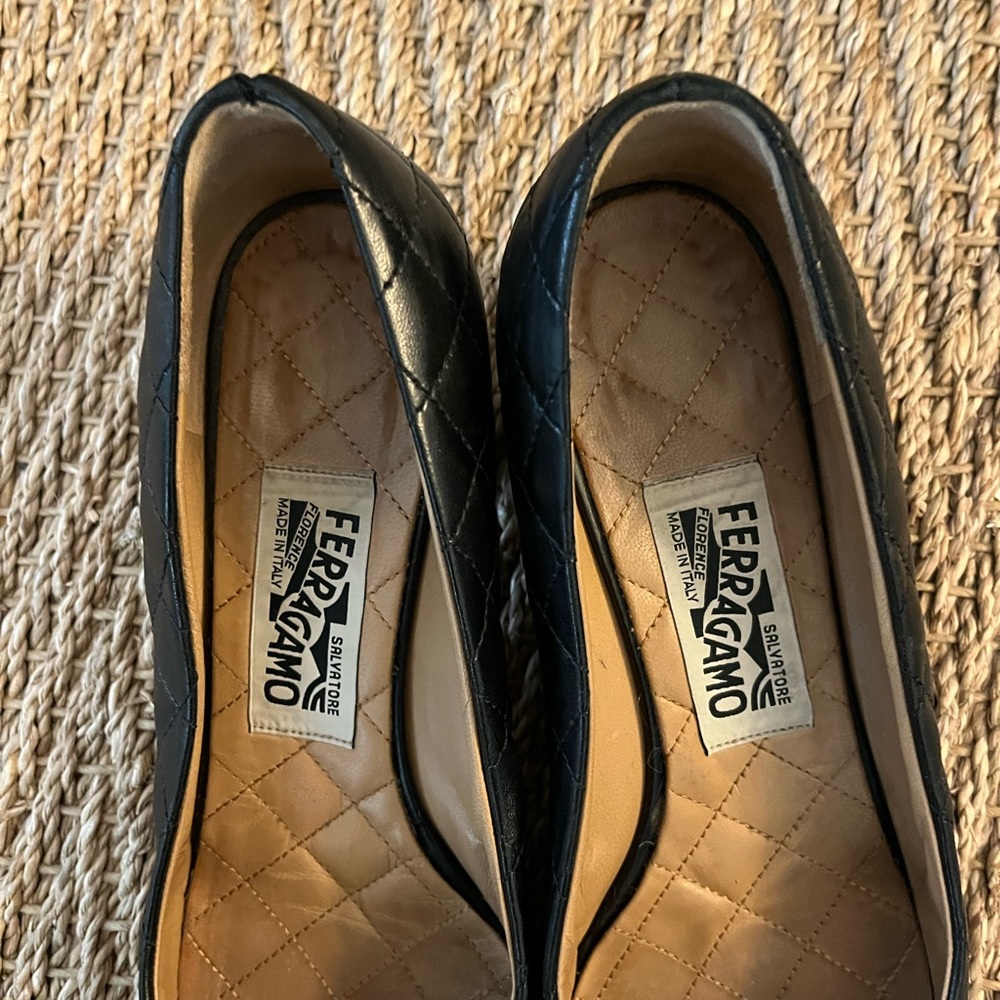 Excellent condition- Authentic Ferragamo Vara Quilted Heels in black - Picture 5 of 9